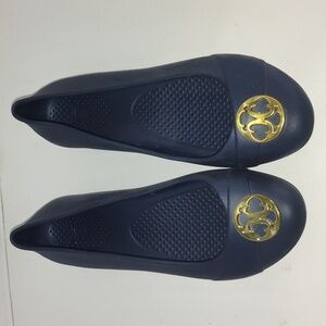 Crocs Gianna Women 7W Ballet Flats Navy Blue &Gol Medallion Light Slip-on Shoes